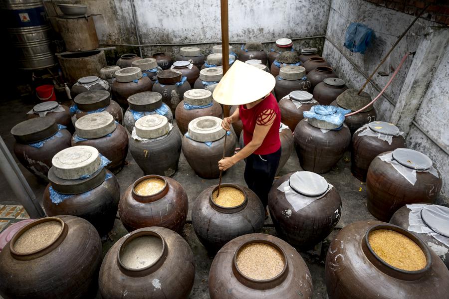 Preparation and storage of moonshine