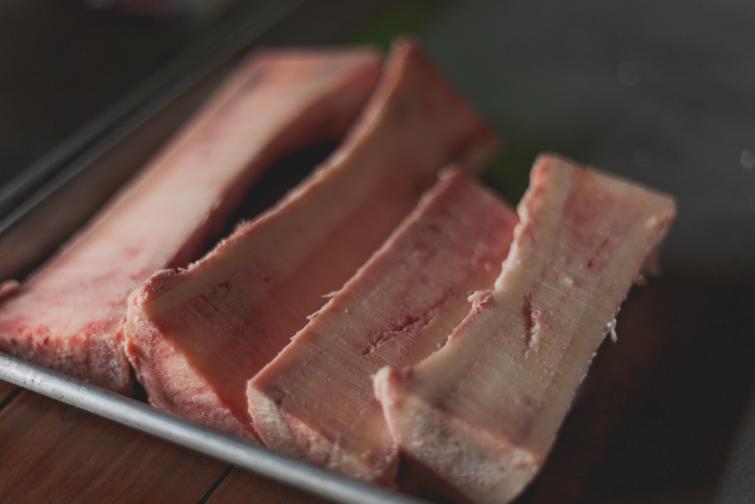 How to prepare and cook bone marrow