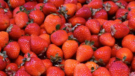 How to use strawberry leaves for health benefits