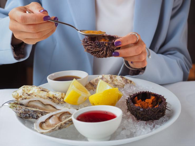 Potential risks and side effects of eating smoked oysters