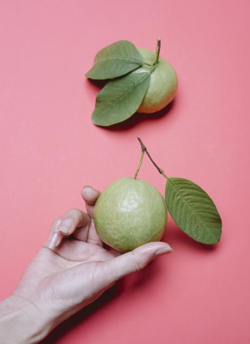 Risks and precautions of eating guava