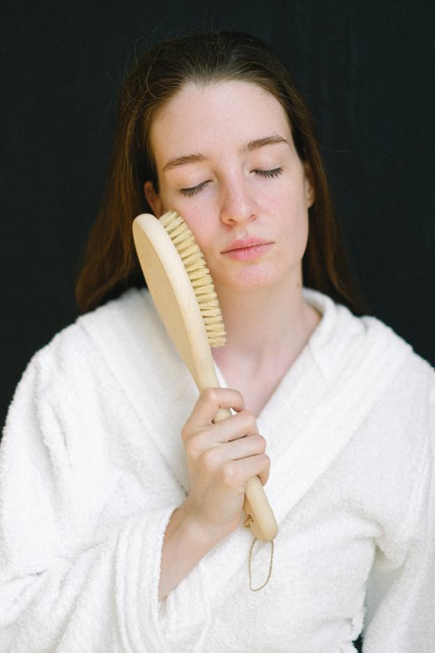 Benefits of dry brushing for lymphatic system