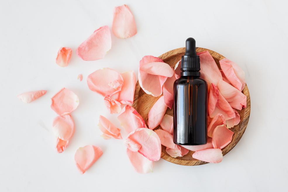 How to use rose petals and rose essential oil