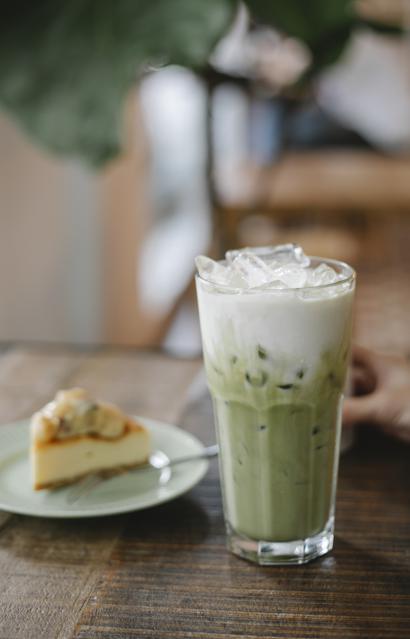 The differences between green tea and milk tea