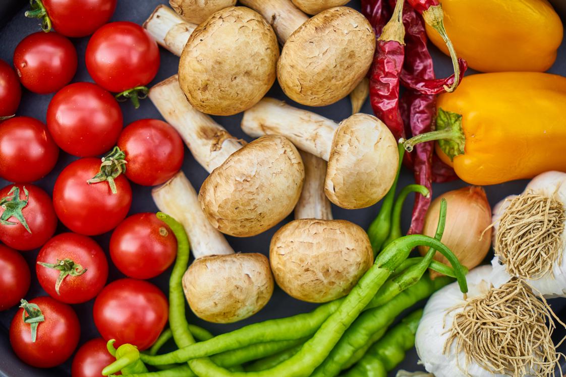 Ingredients needed to make a mushroom stuffed omelette