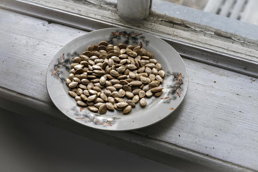 Risks of eating raw pumpkin seeds