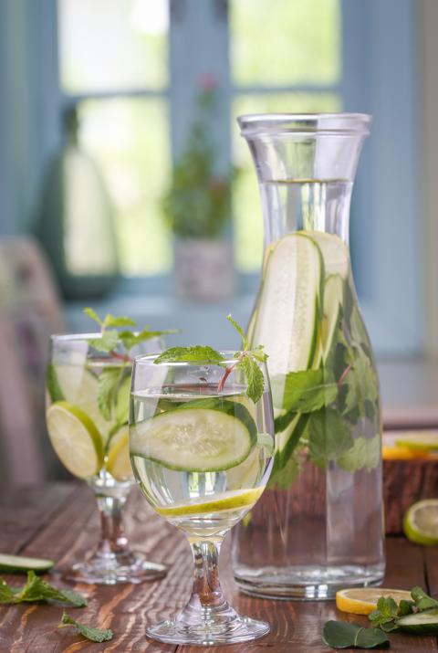 Tips for making delicious lemon cucumber and mint detox water